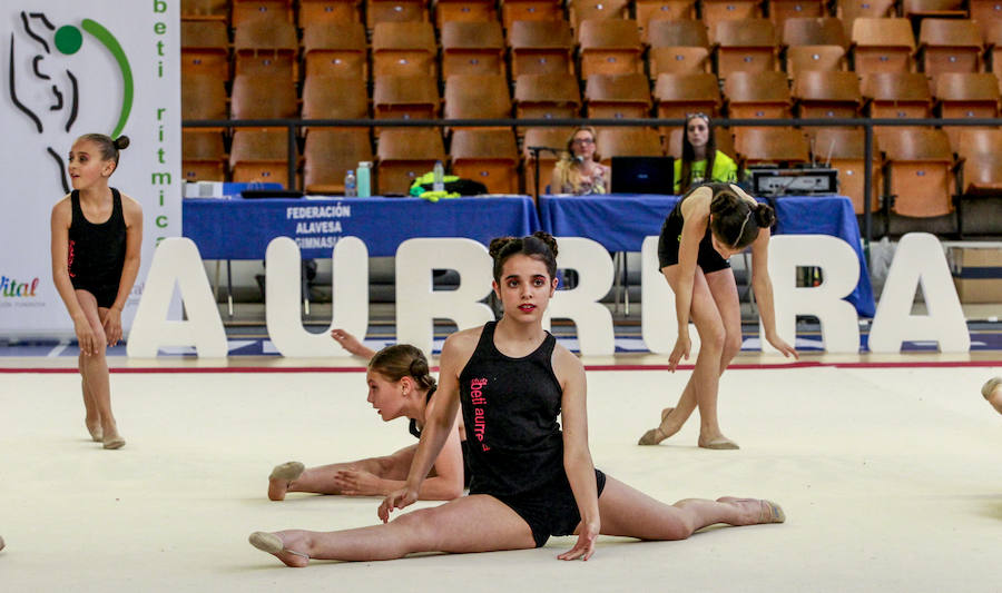 Maratón. Mil deportistas de todas las edades demostraron ayer en Mendizorroza que la gimnasia alavesa se encuentra en perfecta forma.