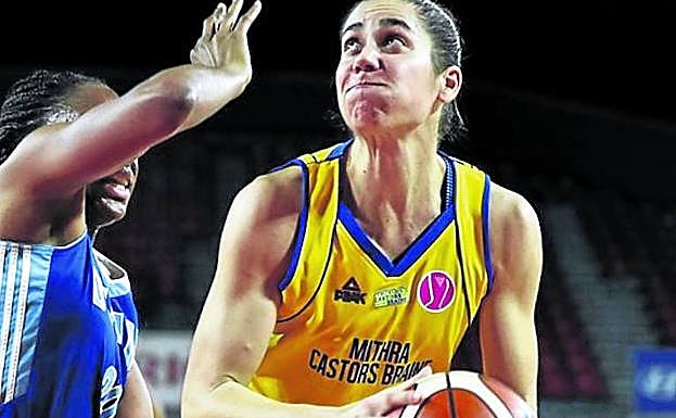 Milic, la nueva jugadora del Lointek, en un encuentro de Euroliga. 