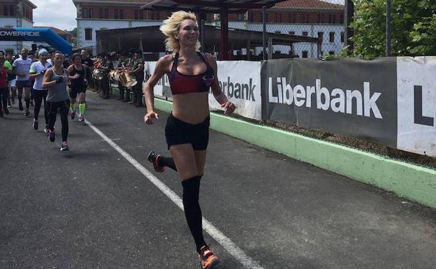 Yola Berrocal toma la salida de la carrera disputada en Donostia