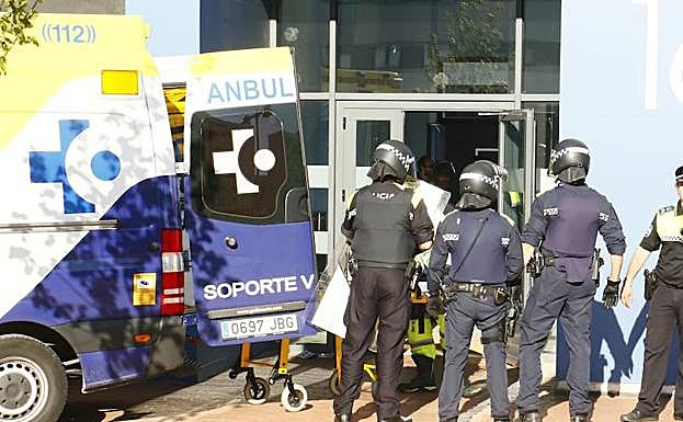 Dispositivo policial desplegado en Zabalgana este miércoles.