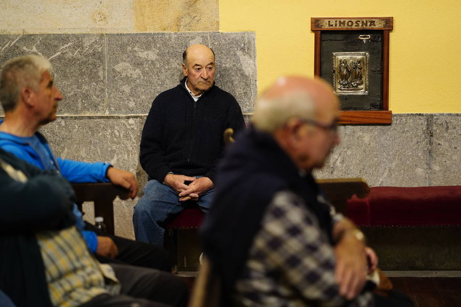 Más de un centenar de cabezas y 26 puestos agrícolas participan en el tradicional mercado