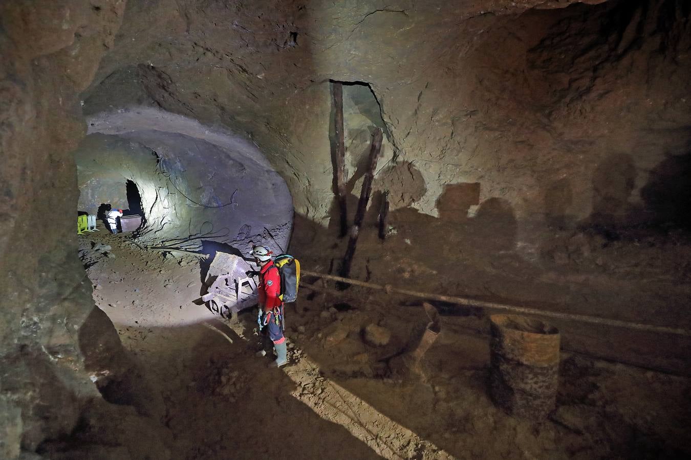 Se trata de una visita minera que permite recorrer dos kilómetros de galerías. Tiene una duración de cuatro hora sy se necesita buen estado físico para hacerla. Fue inaugurada por el presidente de Cantabria, Miguel Ángel Revilla