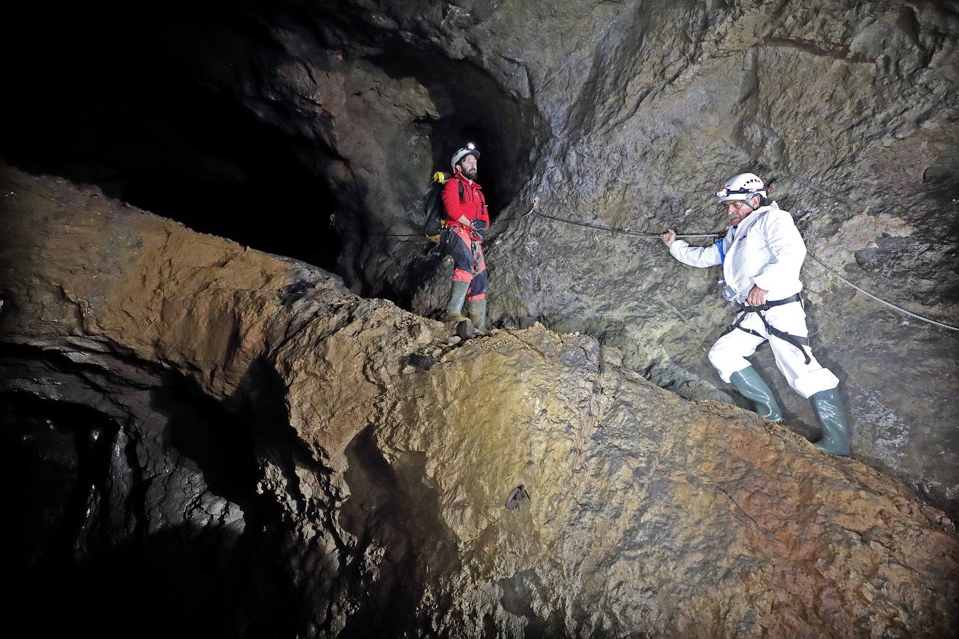 Se trata de una visita minera que permite recorrer dos kilómetros de galerías. Tiene una duración de cuatro hora sy se necesita buen estado físico para hacerla. Fue inaugurada por el presidente de Cantabria, Miguel Ángel Revilla