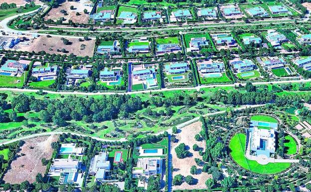 La urbanización La Finca, en Pozuelo de Alarcón (Madrid), es la residencia de varios futbolistas de élite.