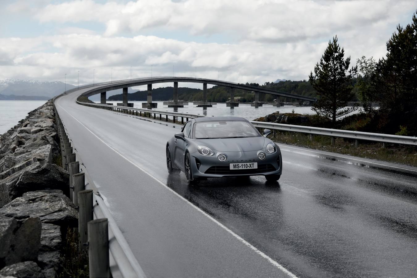 Es la cuarta versión del nuevo Alpine. El A110S, con un motor de casi 300 CV que hace necesario unos reglajes de chasis más firmes, se añade a la actual gama con los A110 Pure y Légende.