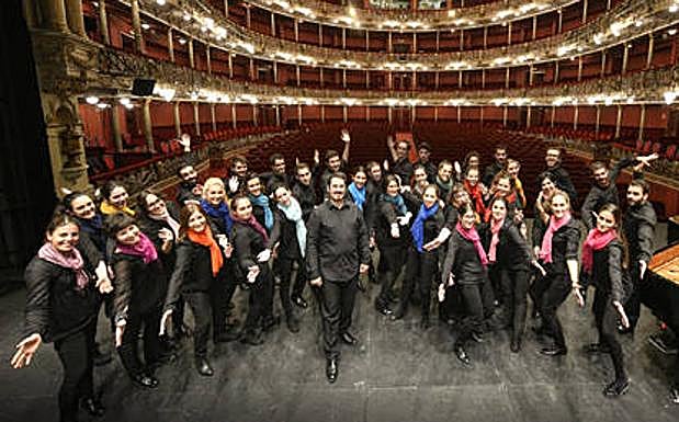 El coro Euskeria que cantará junto a Nurat Abesbatza