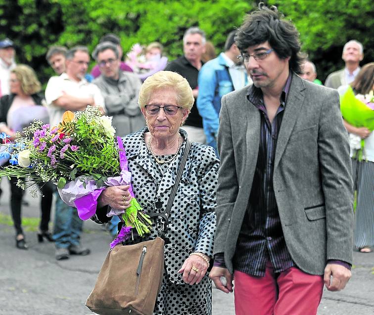 Los familiares se vieron arropados en el homenaje. 