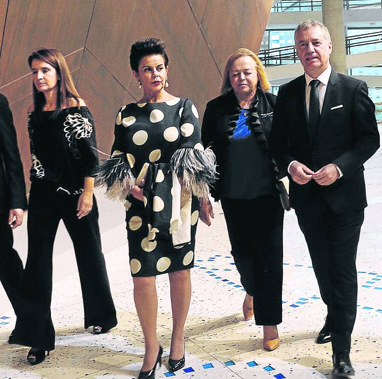 Mireya Uribeetxebarri, Lucía Arieta-Araunabeña, Rosa Menéndez e Iñigo Urkullu. 