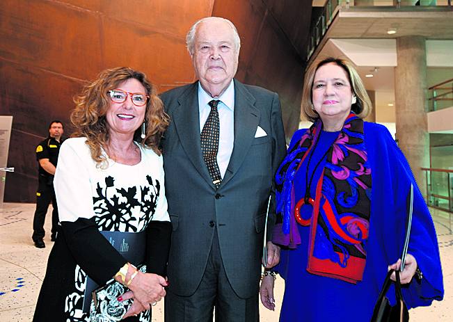 Gotzone Sagarduy, Santiago de Ybarra y Mercedes Baptista. 