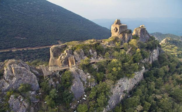 El Instituto Alavés de Arqueología visita este sábado el castillo de Portilla