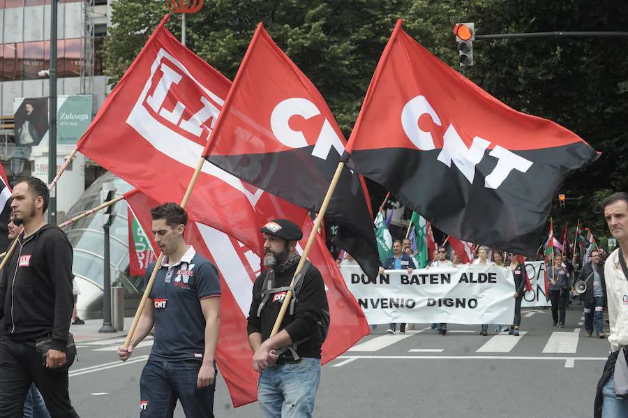 Culminan su ronda de paros y piquetes con una gran marcha y la confianza de que no se repitan los graves incidentes de ayer