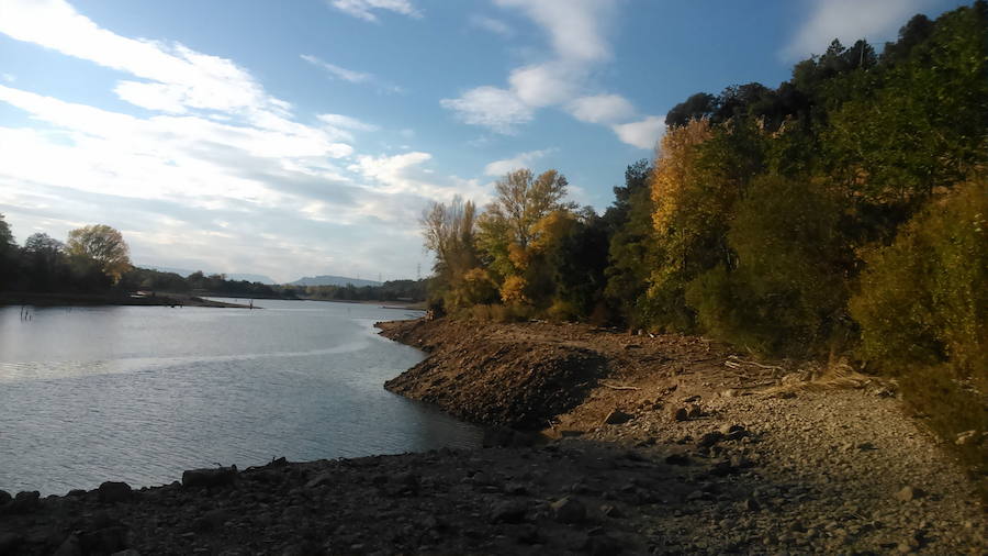 Zona de baño de Sobrón, en el río Ebro.