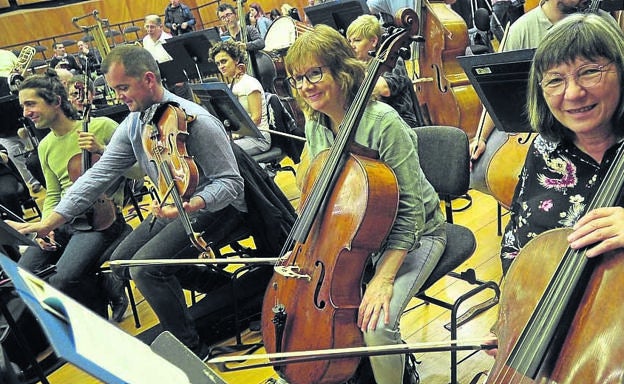 Instrumentistas de la Sinfónica de Bilbao (BOS), durante la sesión de ensayo.