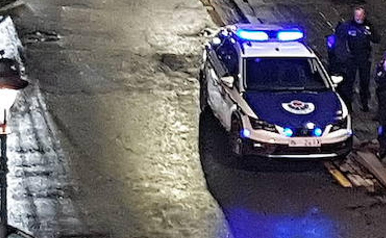 Propina un navazajo a un hombre en Zumaia y se autolesiona después