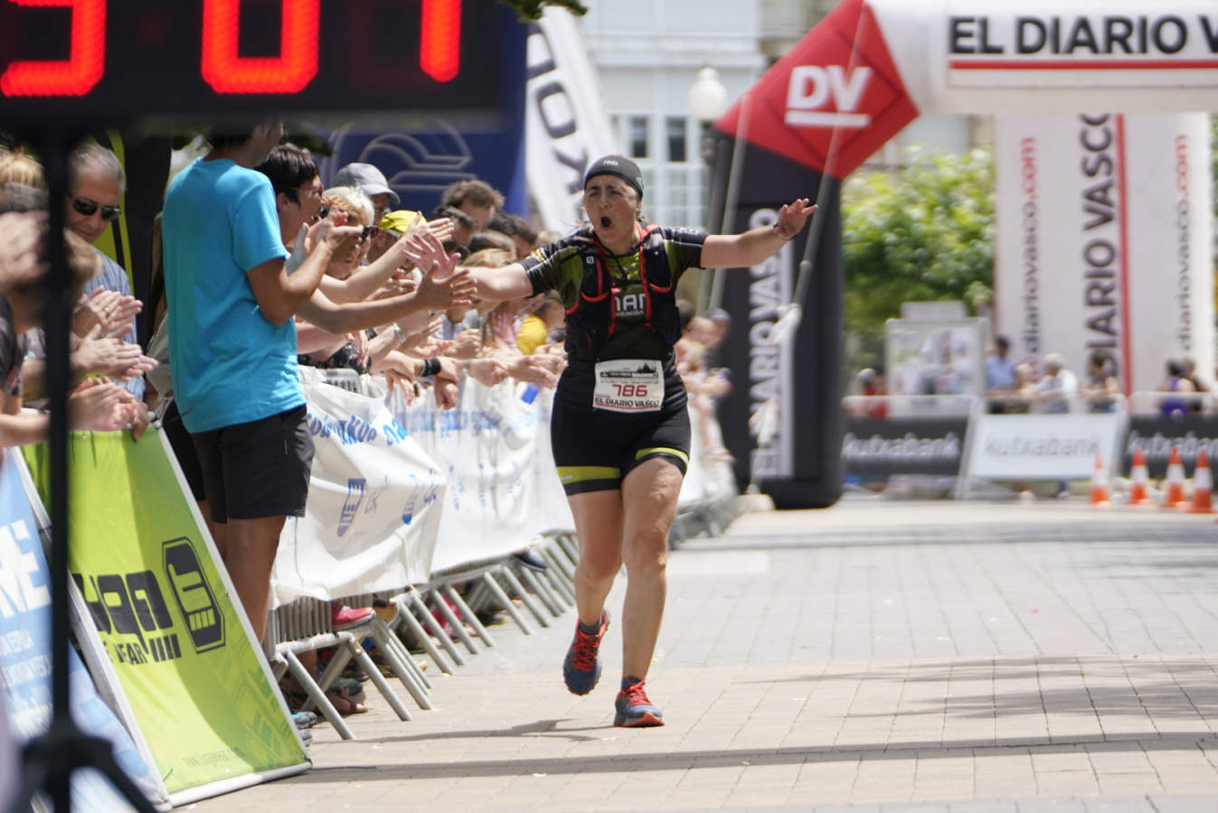 Gran ambiente el que se ha vivido en las carreras del Flysch Trail, donde el calor ha sido protagonista y ha hecho mella en los corredores.