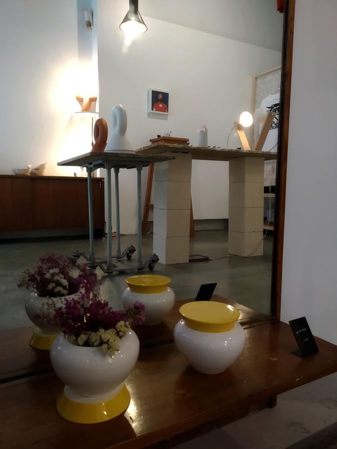 La moda es el nexo de unión entre la bisutería y la decoración 'minimal' en cerámica de Sutan, la firma de Cristina Peraile, Mar de Dios y Urotz Deusto