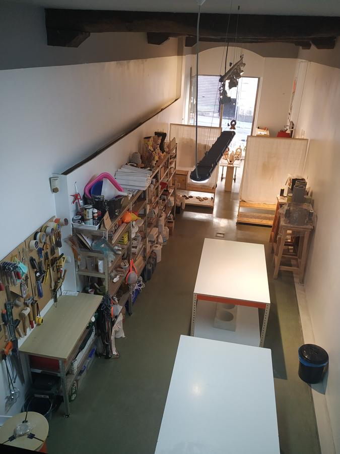 La moda es el nexo de unión entre la bisutería y la decoración 'minimal' en cerámica de Sutan, la firma de Cristina Peraile, Mar de Dios y Urotz Deusto