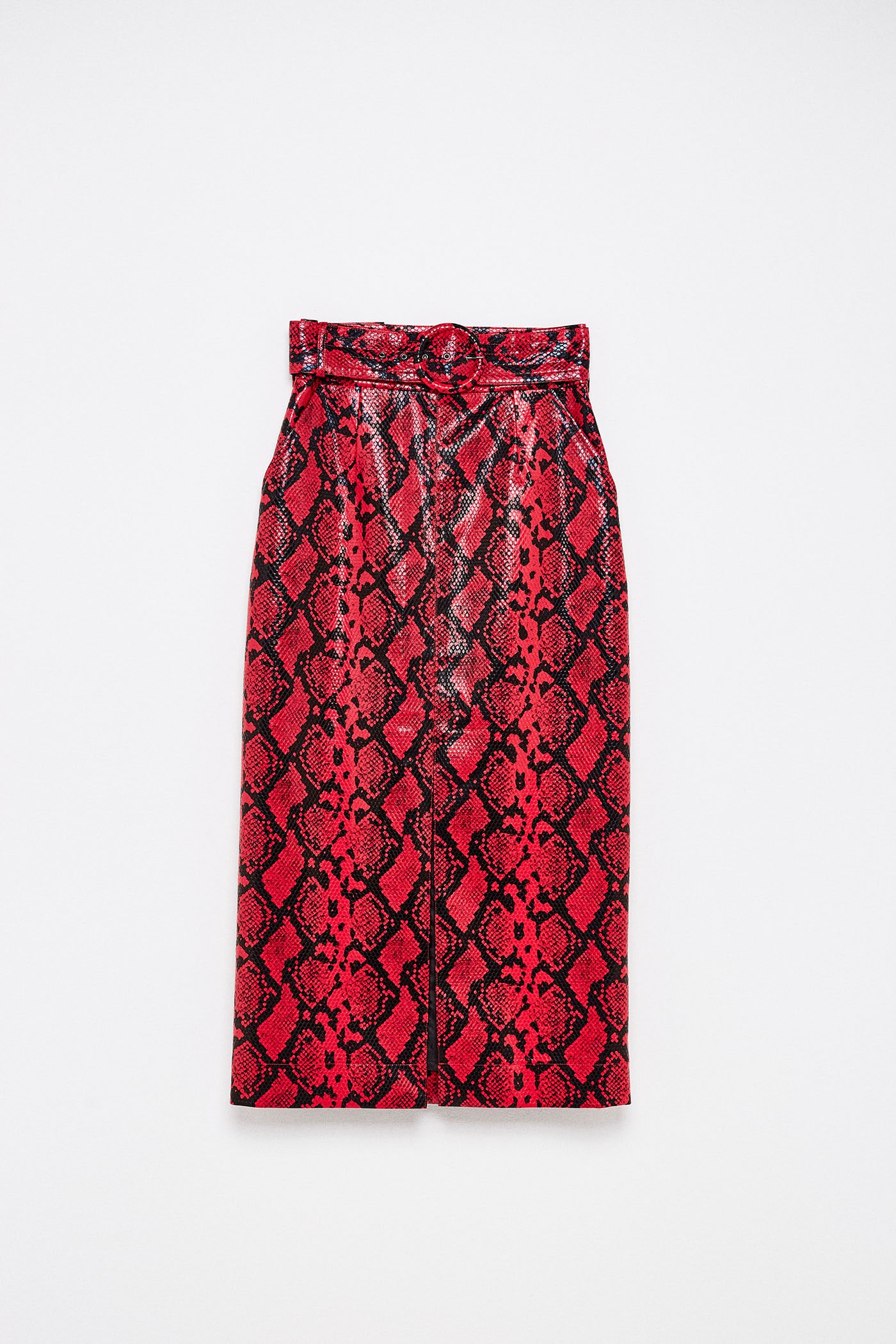 Falda con estampado de serpiente, de Sfera (19,99 euros).