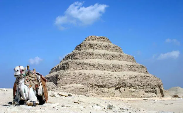 La pirámide escalonada de Saqqara, tumba del faraón Zoser. 