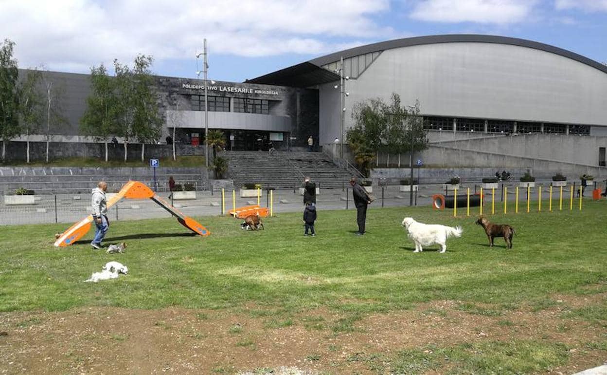 Imagen de uno de los cuatro parques caninos del municipio fabril.