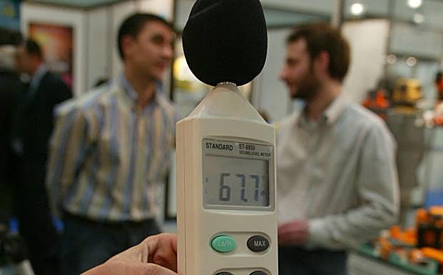 Vista de un sonometro presentado en Ferroforma