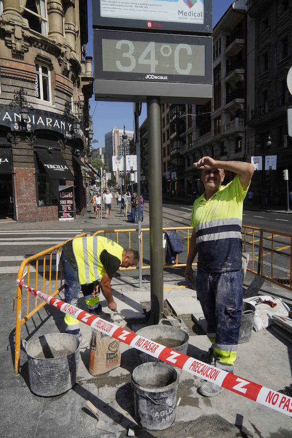 Obreros trabajando en Bilbao.