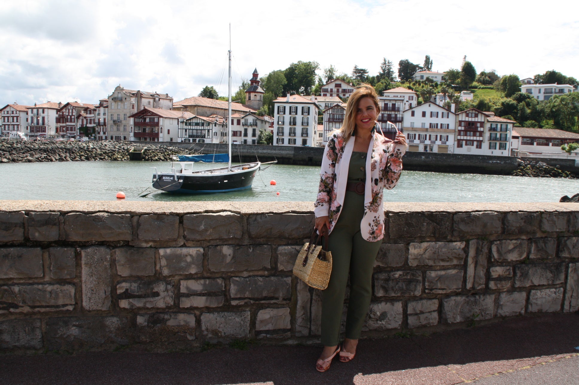 La 'instagramer' Vanessa Mulas nos enseña a sacar partido a un veraniego mono verde militar