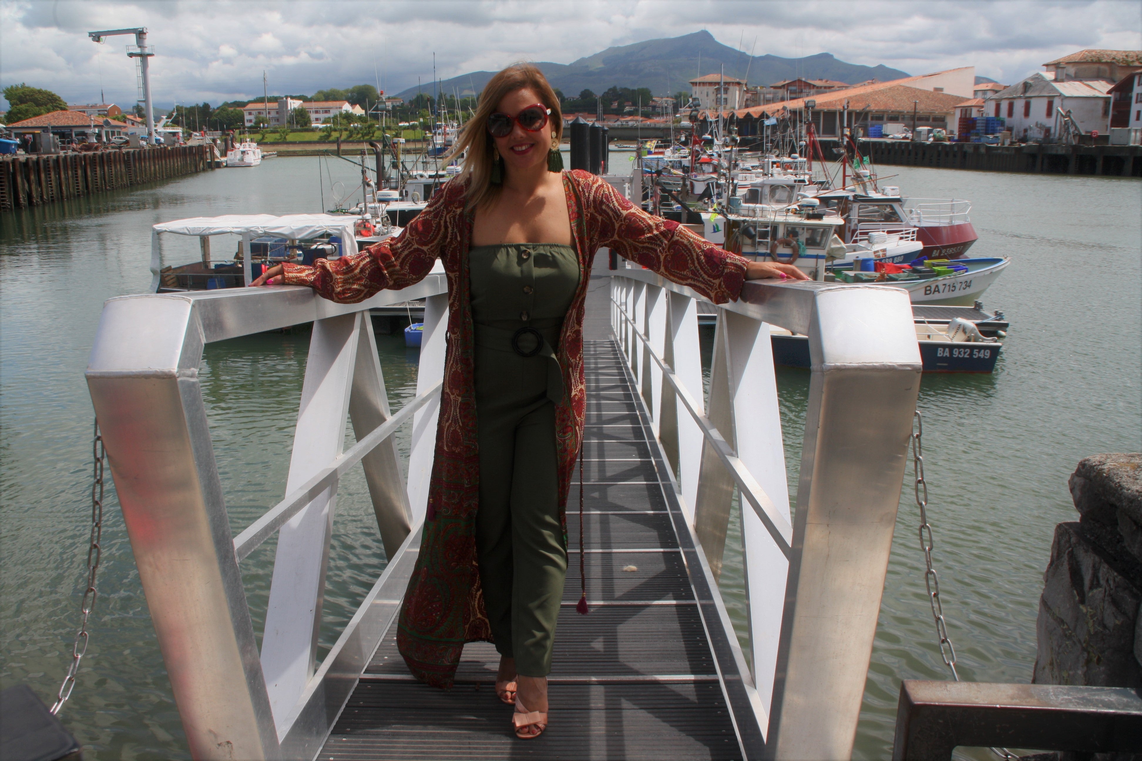 La 'instagramer' Vanessa Mulas nos enseña a sacar partido a un veraniego mono verde militar