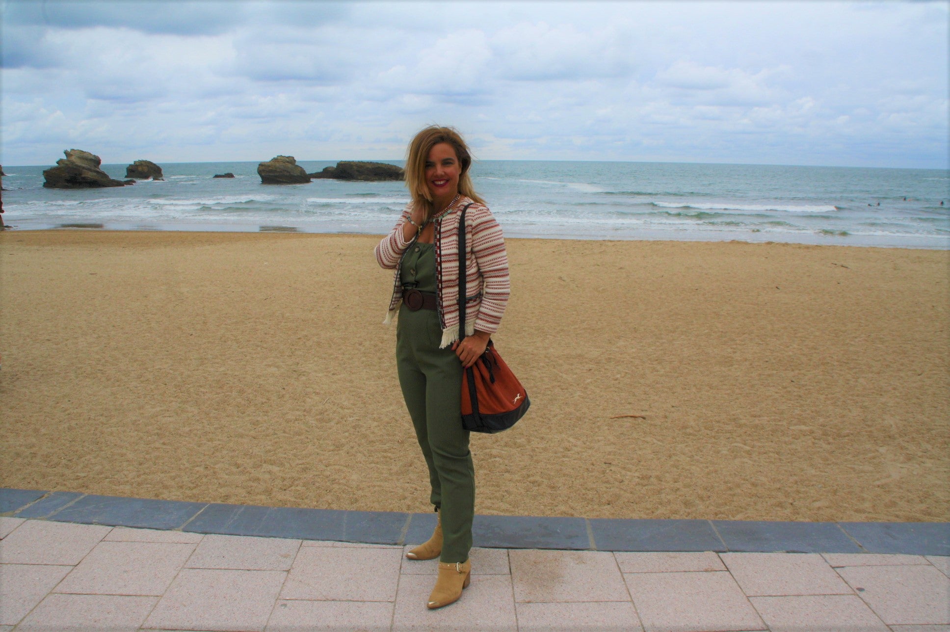 La 'instagramer' Vanessa Mulas nos enseña a sacar partido a un veraniego mono verde militar