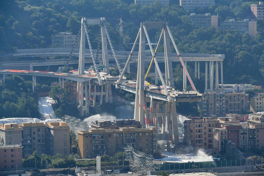 El Gobierno italiano evacúa a 3.400 de personas personas para tirar las dos torres que permanecían de pie tras el derrumbe de 2018