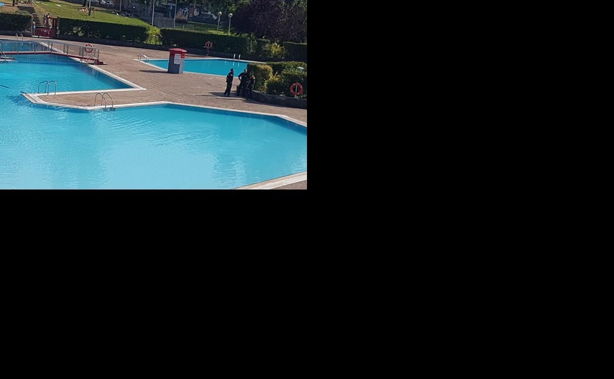 Piscinas vacías en Txurdinaga.