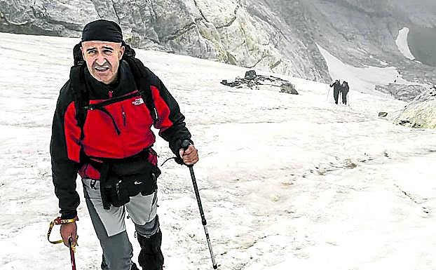 Rafael Castaños asciende por una ladera nevada en una imagen de archivo. 