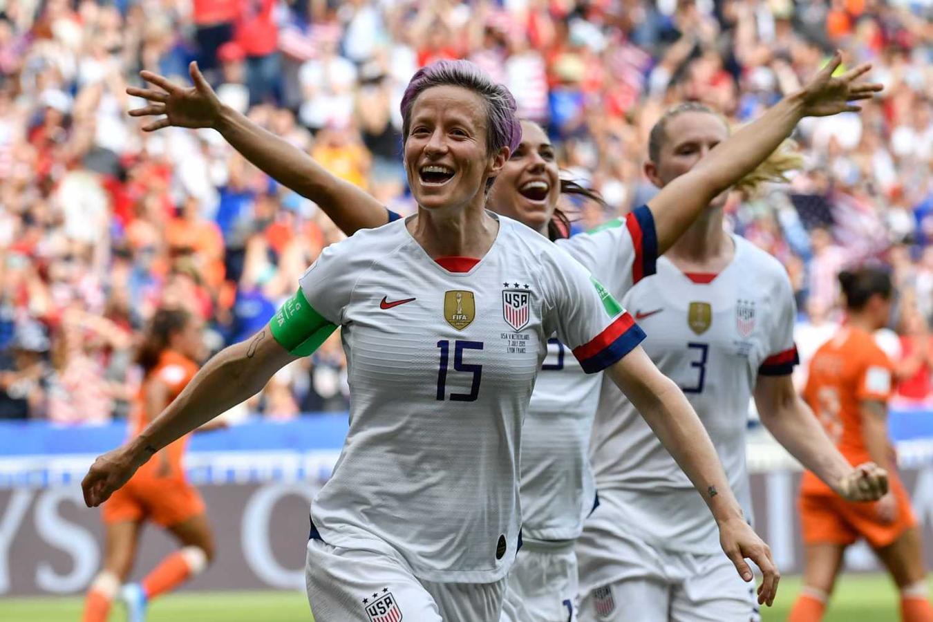 Mundial de Futbol femenino, la delantera de Estados Unidos Megan Rapinoe celebra el triunfo de su selección frente a los Países Bajos