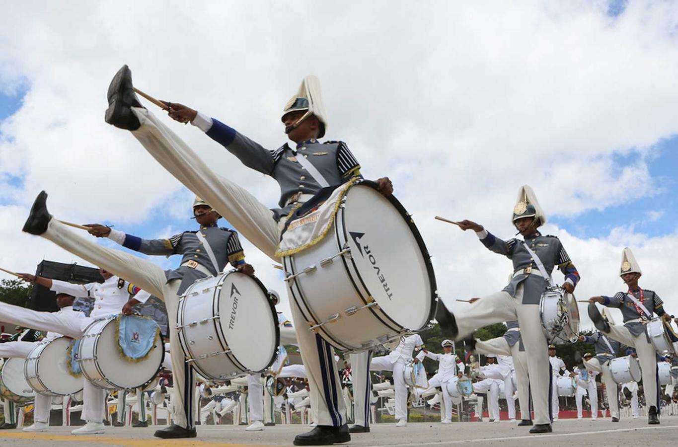 Tropas del ejército de Venezuela realizan un desfile militar en el boulevar Los Proceres en el marco de las celebraciones del Día de la Independencia del pais