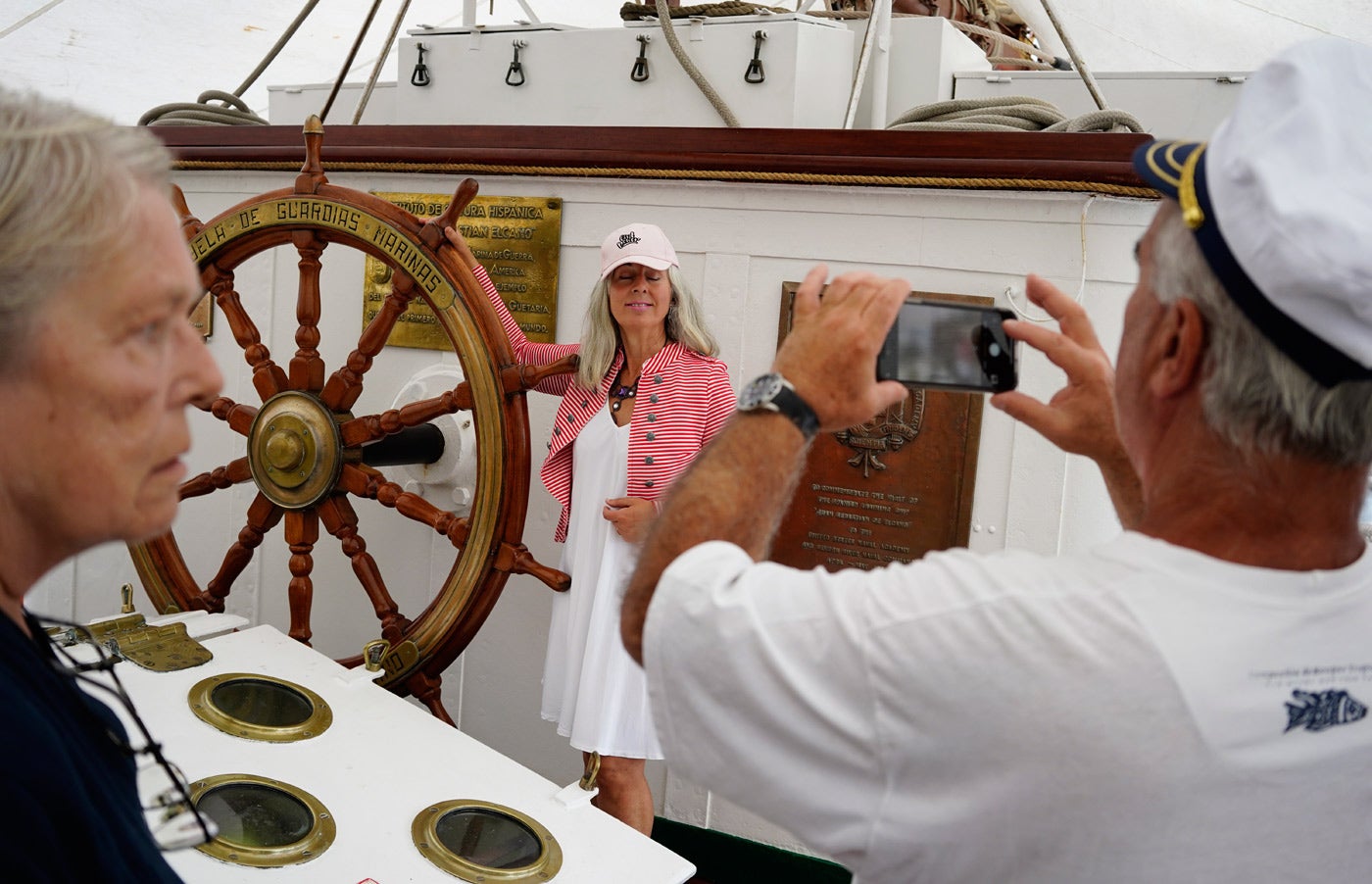 Fotos: El &#039;Juan Sebastián Elcano&#039; desafía a la tempestad en Getxo