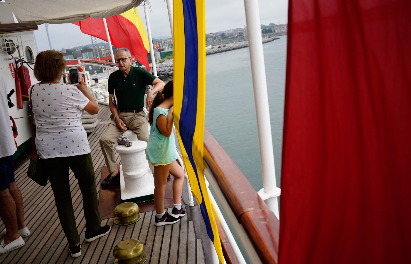 Fotos: El &#039;Juan Sebastián Elcano&#039; desafía a la tempestad en Getxo