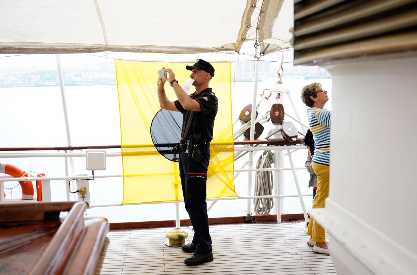 Fotos: El &#039;Juan Sebastián Elcano&#039; desafía a la tempestad en Getxo