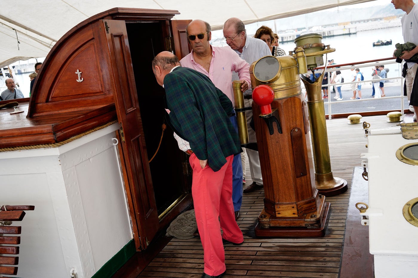Fotos: El &#039;Juan Sebastián Elcano&#039; desafía a la tempestad en Getxo