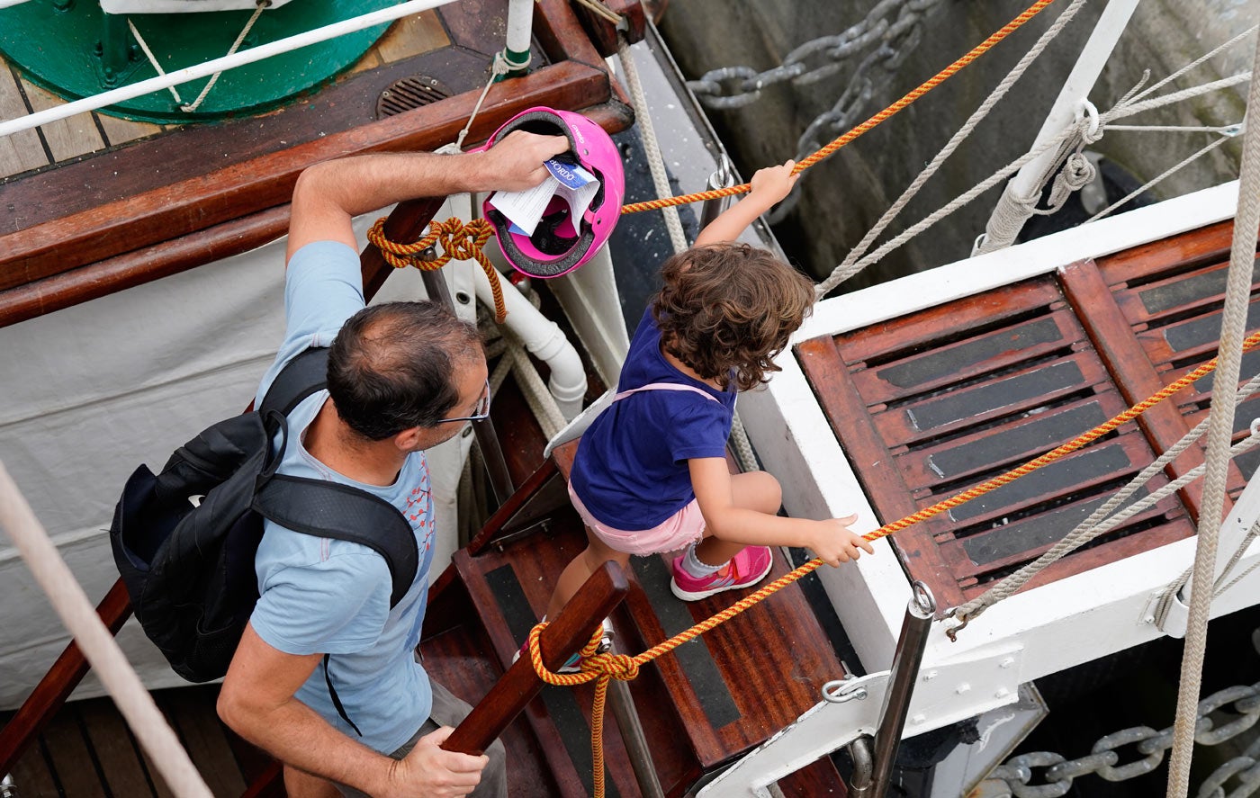 Fotos: El &#039;Juan Sebastián Elcano&#039; desafía a la tempestad en Getxo