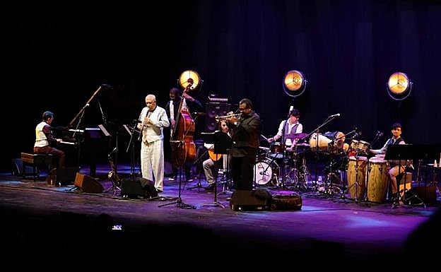 Paquito vino con un all stars de cubanos exilados en España.