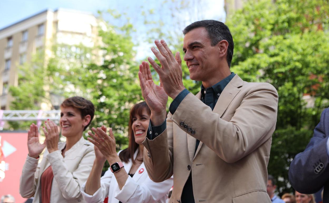 Pedro Sánchez, María Chivite y Maite Esporrín interviene en un acto político del PSOE en Pamplona