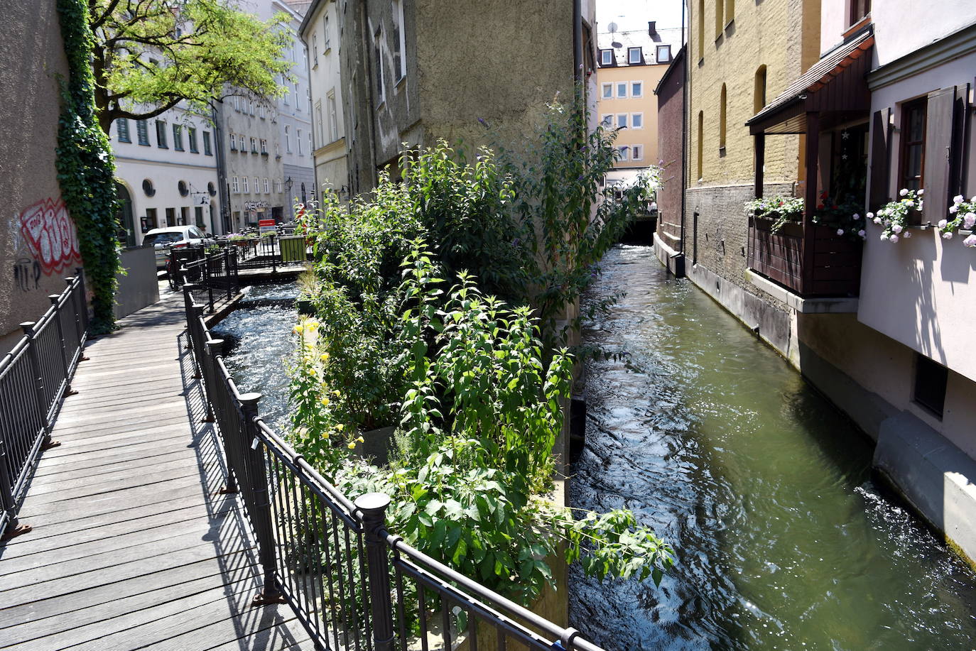 Sistema de gestión del agua de Augsburgo. La histórica administración del agua de Augsburgo (Alemania) la ha convertido en Patrimonio Mundial de la Unesco. 500 años de gestión del agua entre redes y canales que recorren la ciudad a lo largo de 150 kilómetros.