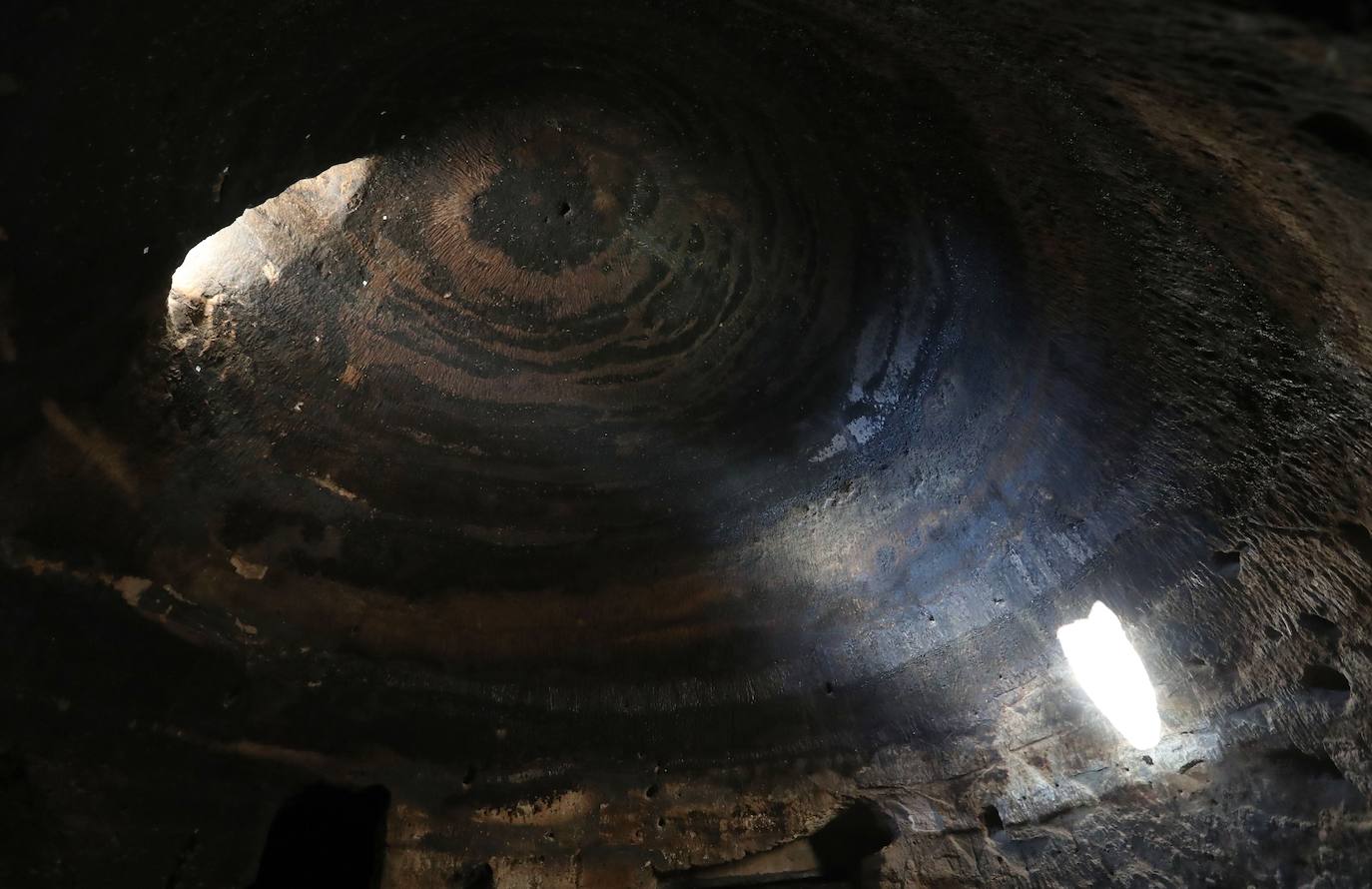 Risco Caído. El paisaje cultural de Risco Caído y las Montañas Sagradas se extiende por 18.000 hectáreas de la Caldera de Tejeda (Gran Canaria). Incluye yacimientos arqueológicos prehispánicos de asentamientos trogloditas con templos y marcadores de claras connotaciones astronómicas.