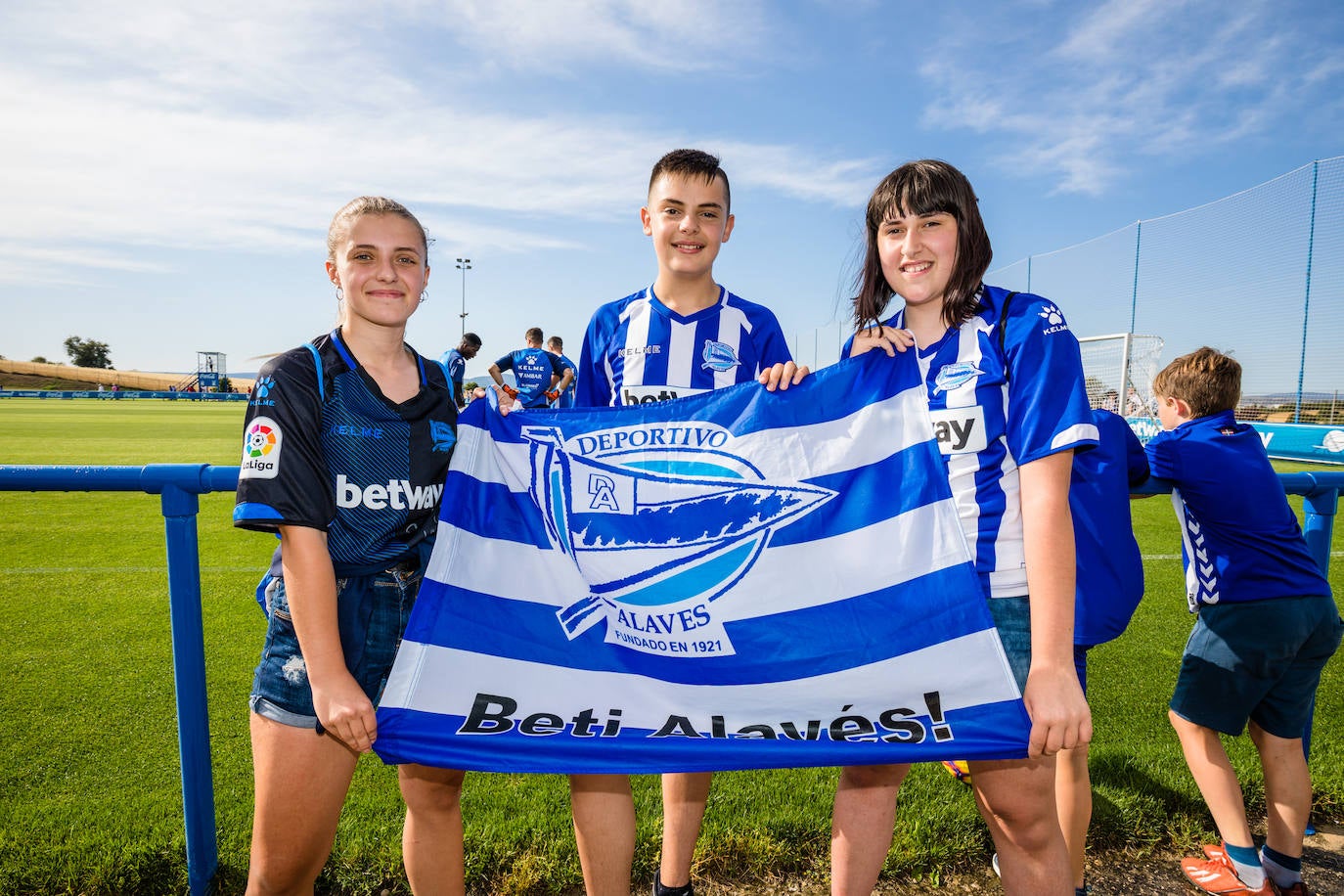 La sesión sirvió para que la hinchada conociera de primera mano a la nueva plantilla albiazul