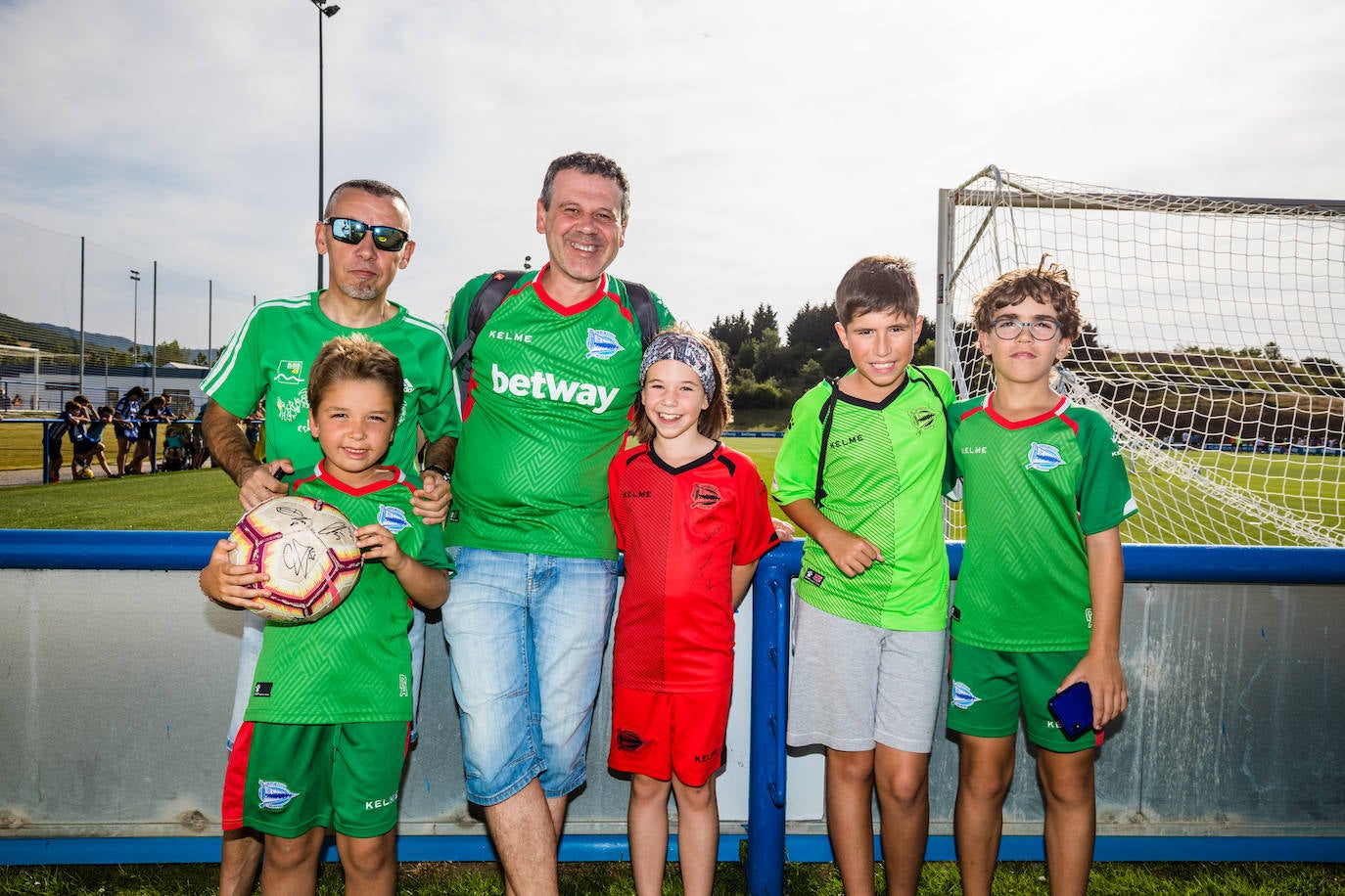 La sesión sirvió para que la hinchada conociera de primera mano a la nueva plantilla albiazul