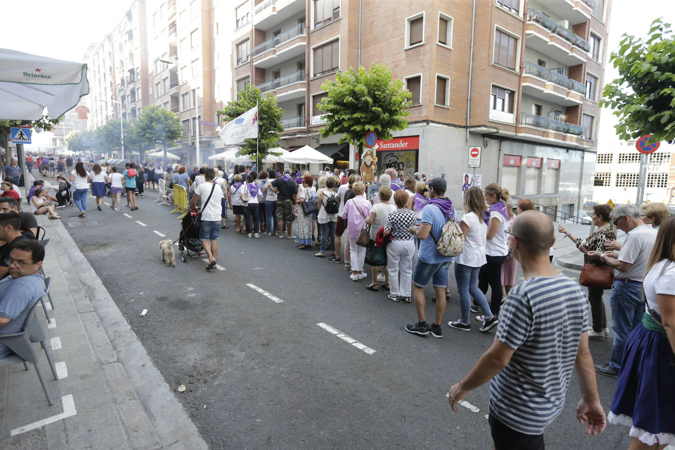 Miles de personas abarrotaron el centro del municipio donde se asó una tonelada de este preciado pescado 