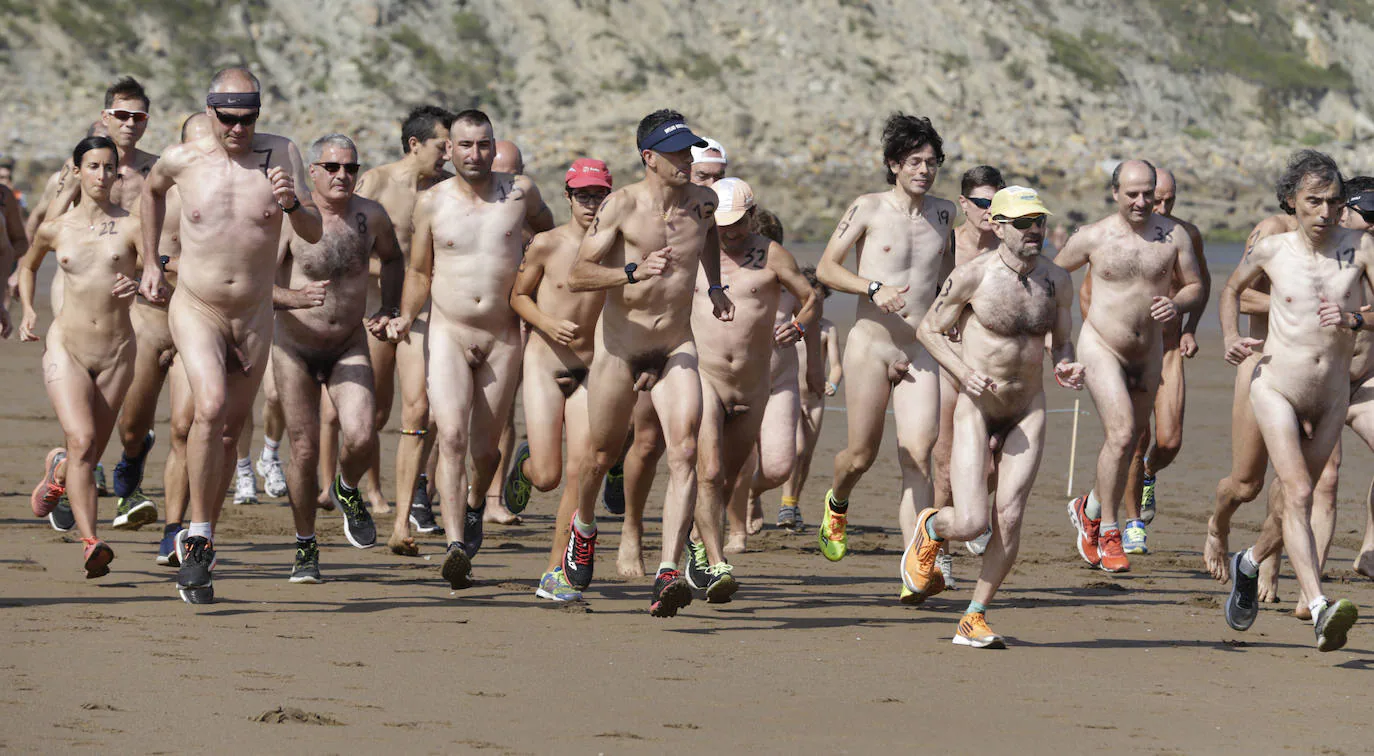 Fotos: Las imágenes de la carrera nudista de Sopela