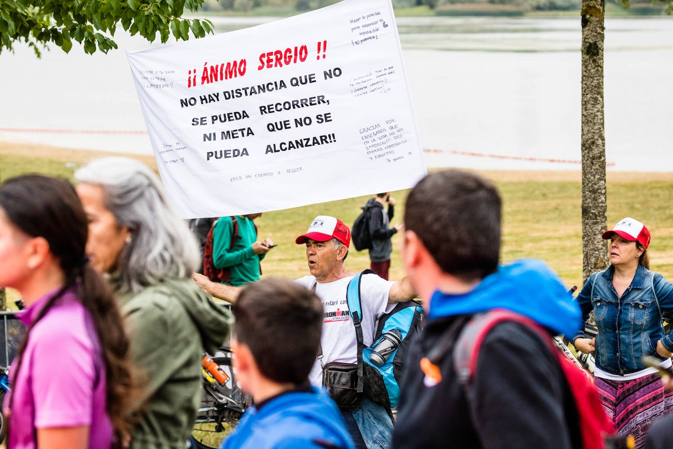 Unas 2.100 personas participan en el Iroman de Vitoria, que consta de una prueba de 3,8 kilómetros a nado en el embalse de Ullibarri, de otra de ciclismo de 180 kilómetros y de una maratón de 42,2 kilómetros.