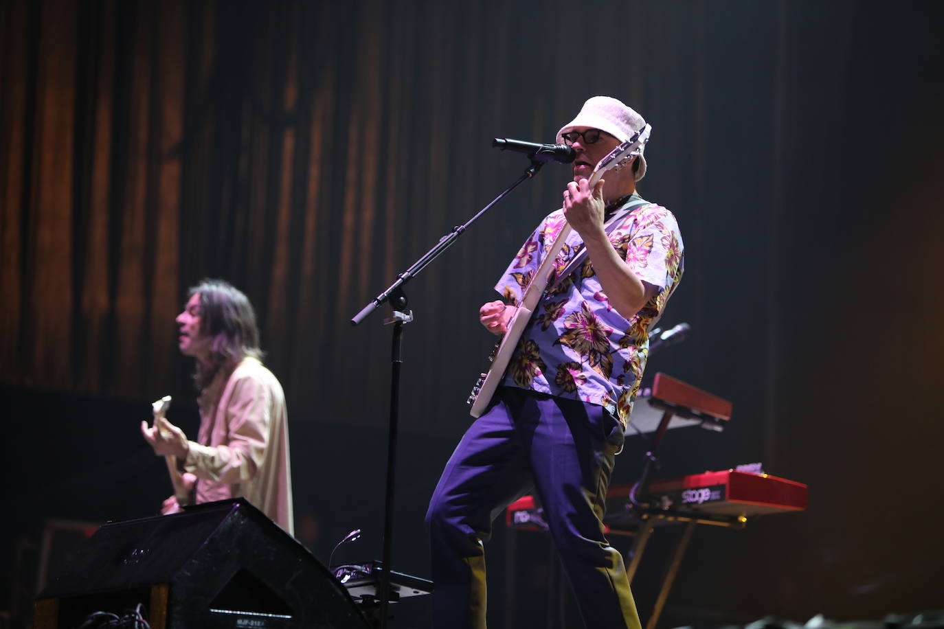 El cuarteto californiano planteó un concierto raro, con varios clásicos concentrados al principio y su habitual selección excéntrica de versiones