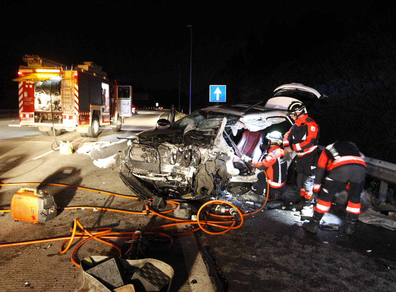 El conductor circulaba en sentido Avilés y provocó un accidente múltiple. Uno de los heridos se encuentra grave.
